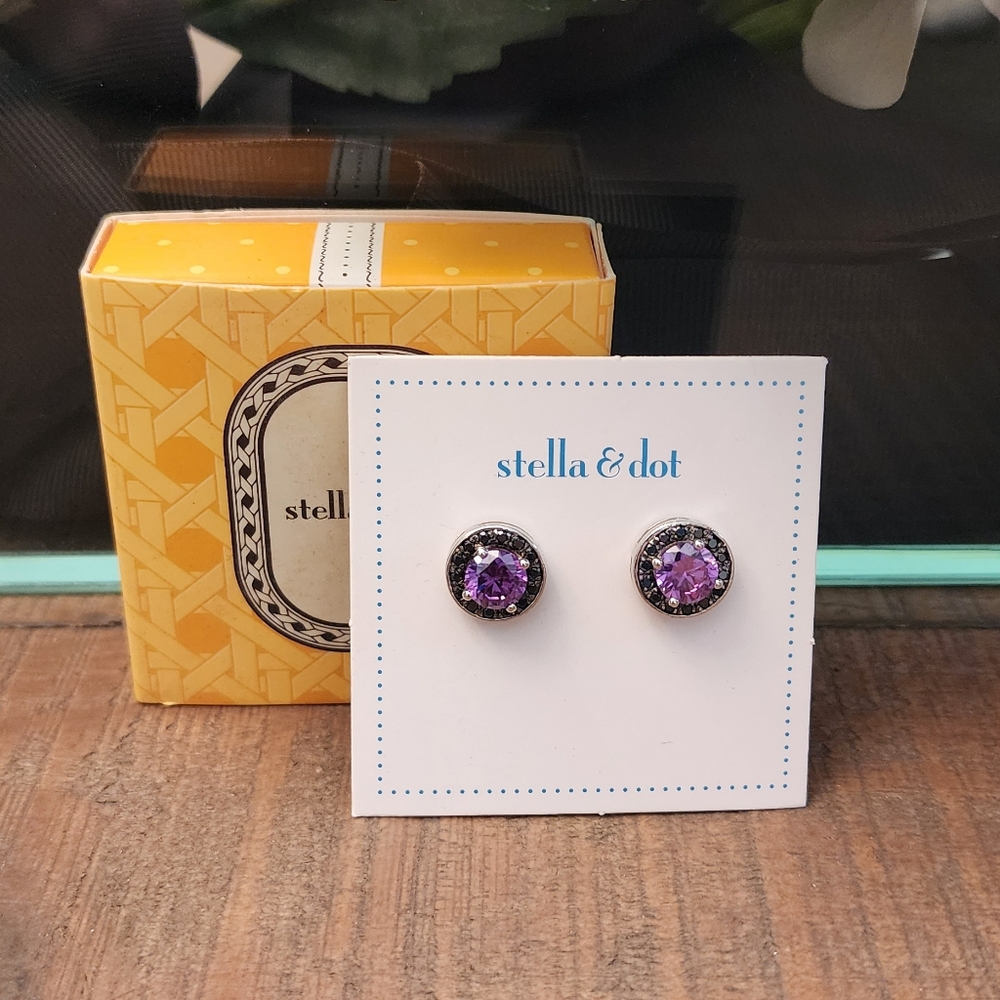 Stella & Dot Tudor Earrings